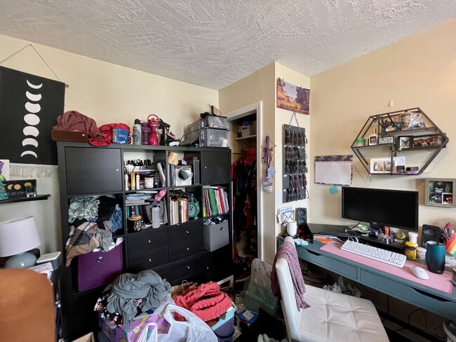 Photo - 62 Brock St Apartments Unit 3 BED CLEANNN Laundry