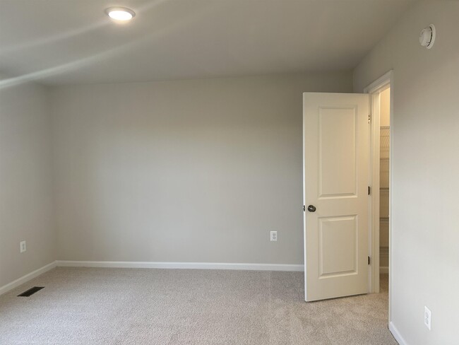 Photo - 424 Willowshire Ct