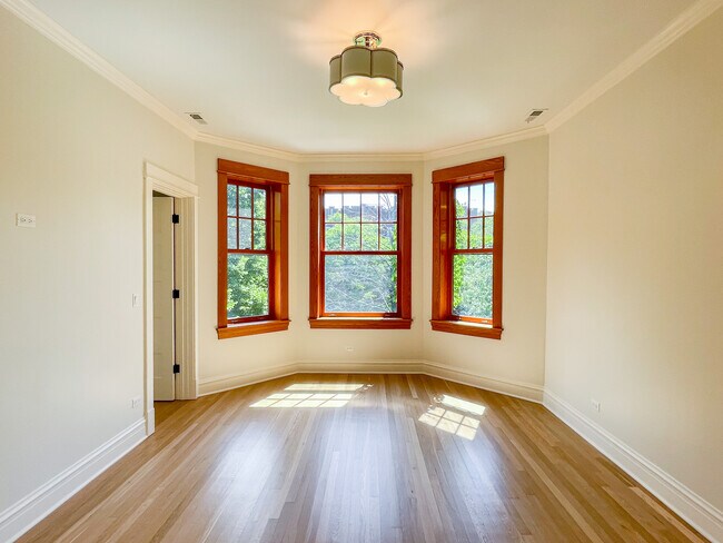 Photo - 4202 N Winchester Ave Unit 2