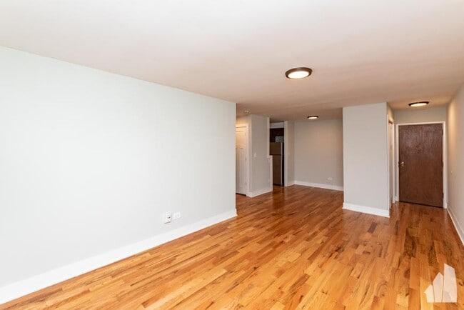 Photo - 2 bedroom in Highland Park IN 60035 Unit 304
