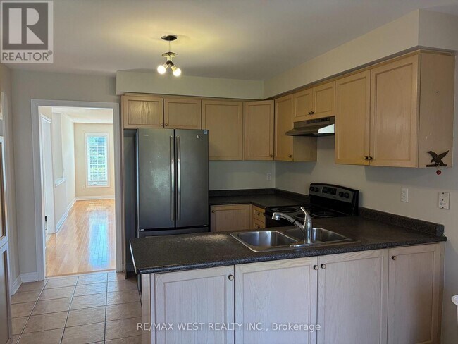 Photo - 63 Munro Cir