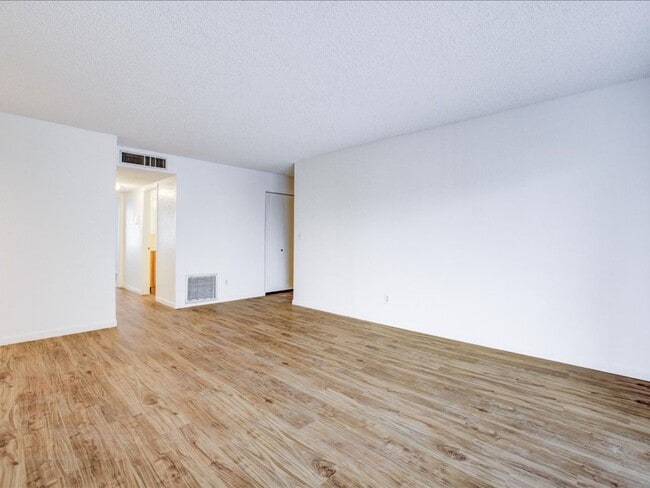 Photo - $400 OFF FIRST MONTH'S RENT!*