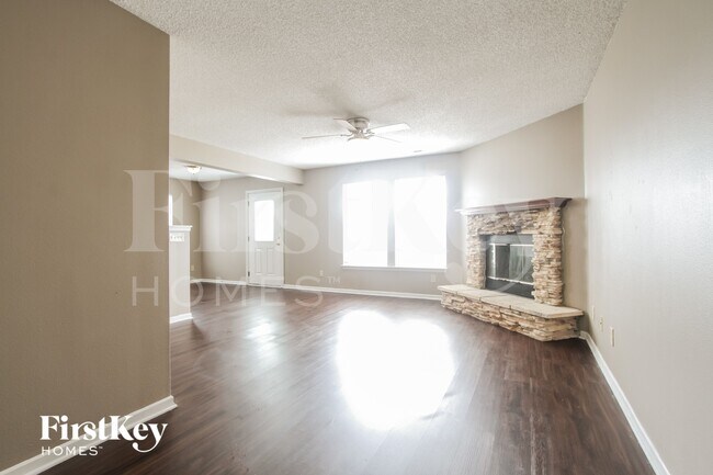 Photo - 7912 Puckett Ln