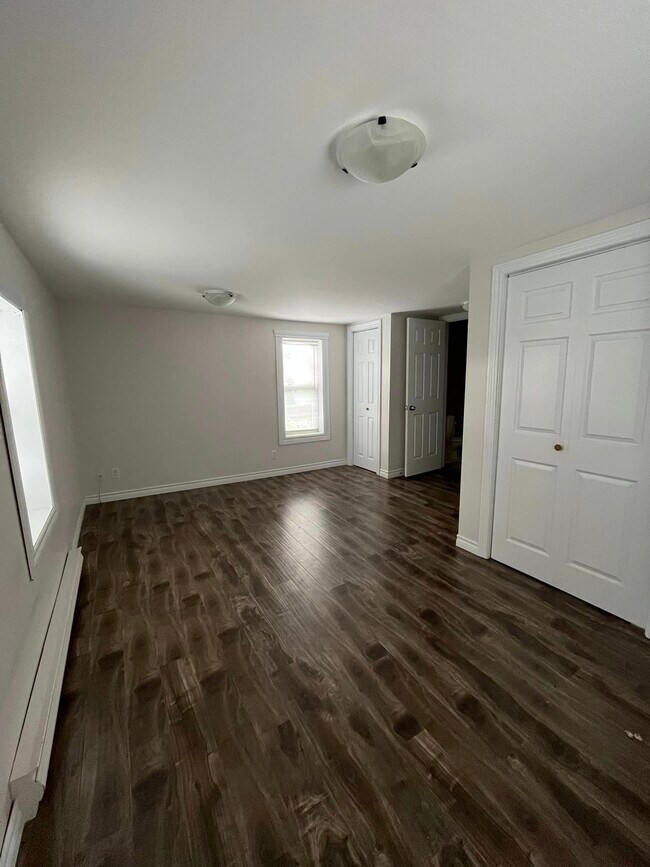 Photo - 747 Riverside Dr