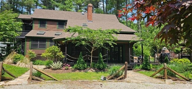 Building Photo - 115 Jackson Schoolhouse Rd