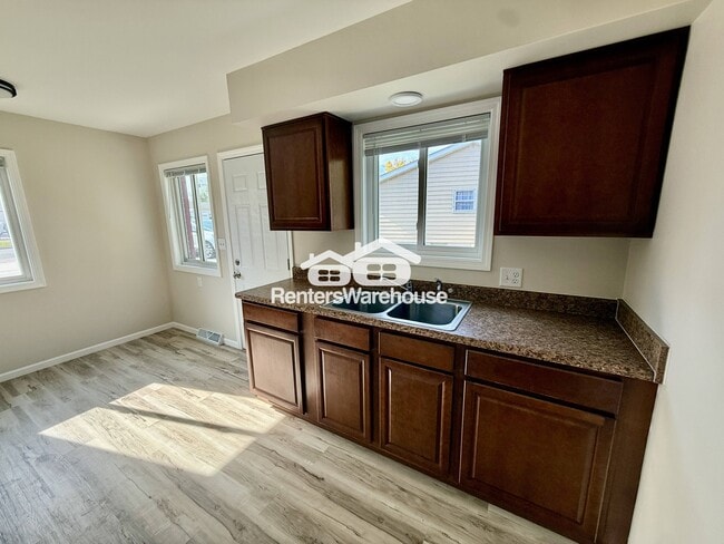Photo - 730 Pierce St S