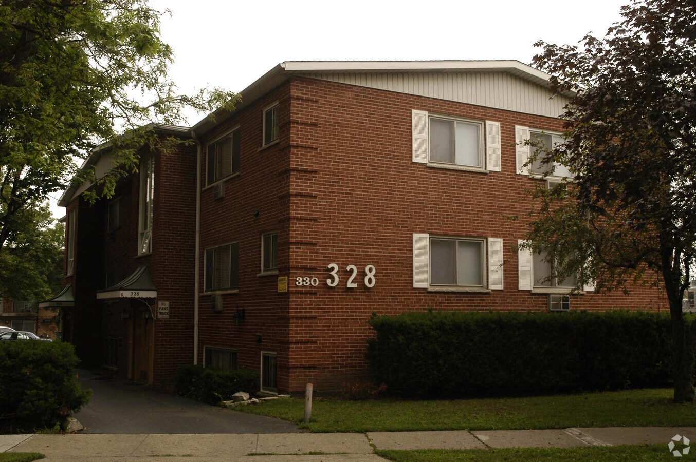 Photo - 328-330 Des Plaines Ave
