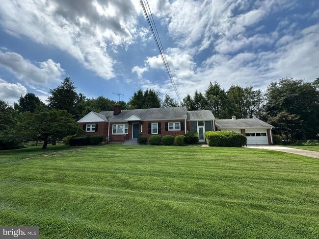 3000 James St
