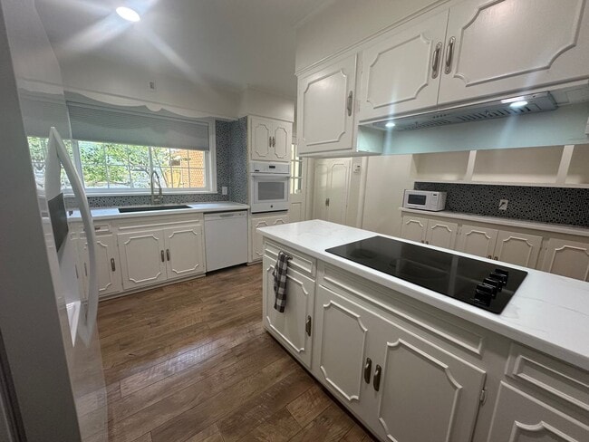 Photo - Gorgeous 3 Bedroom South Highland Home with Bonus Room!