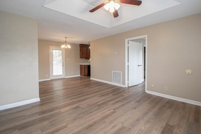 Photo - 581 Oakmont Dr