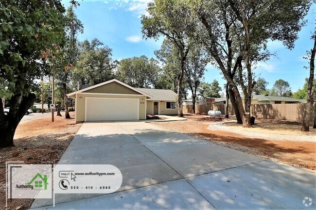 Building Photo - 3210 Leonard St Rental