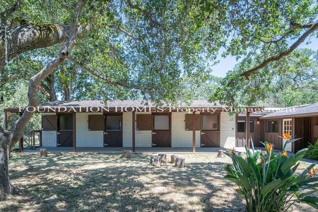 Building Photo - Charming 2BD/2BA Converted Stable in Seren... Rental