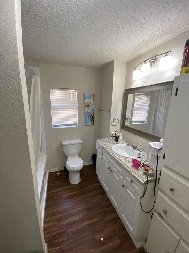 Photo - 2924 Halbert St