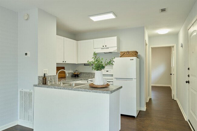 Photo - 51 Harbour Row Dr