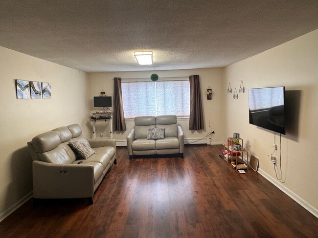 Photo - 13 Hallmark Gdns Unidad 12