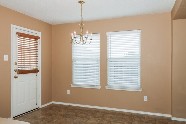 Photo - 1324 Burleson St