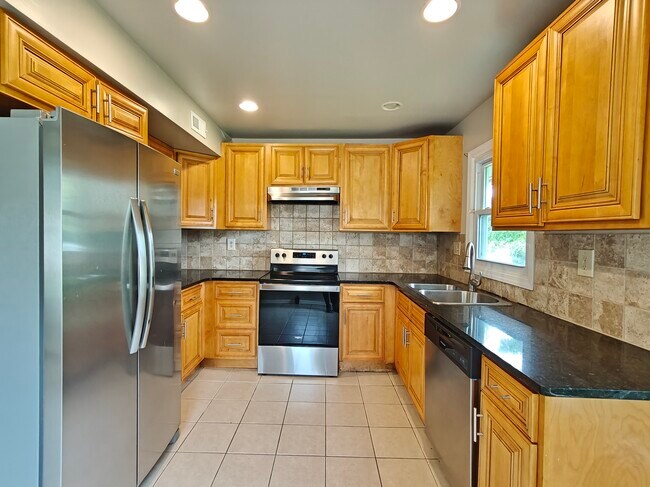 Photo - 75 Mainbridge Ln
