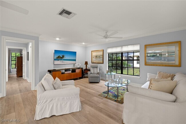 Photo - 2259 Queens Way