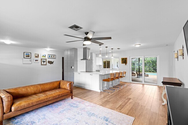 Photo - 1039 NW 8th St