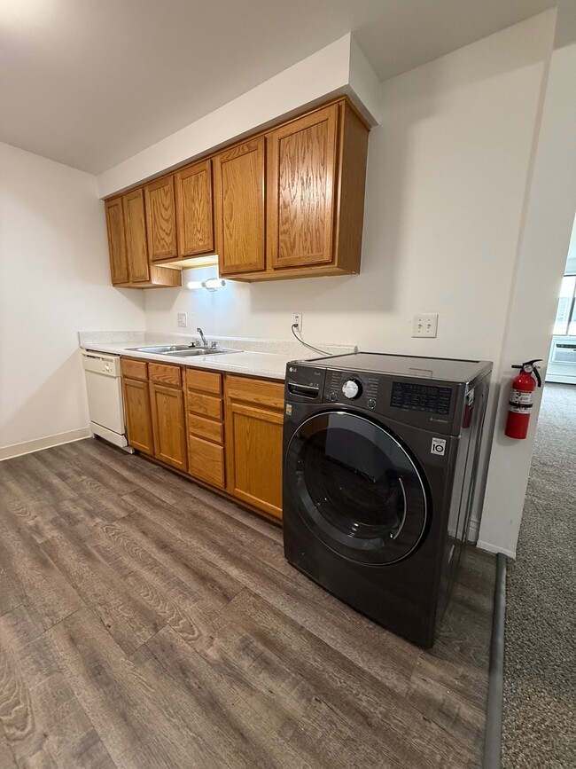 IN UNIT LAUNDRY AVAILABLE NOW! - The Red Lion Rental