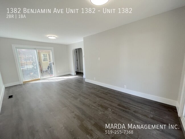 Photo - RENOVATED 2 BED + DEN/1BATH - WALKERVILLE + HYDRO & GAS Unité 1382