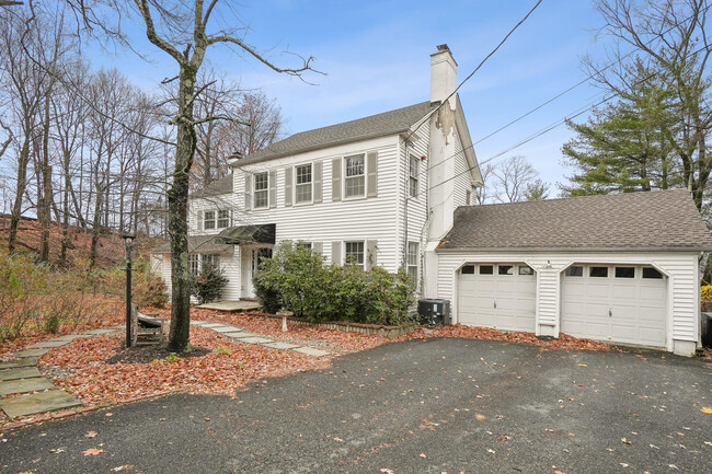 Front View of Property - 1 Old Mill Rd Casa