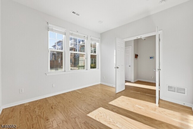 Photo - 38 Bond St Unit 38