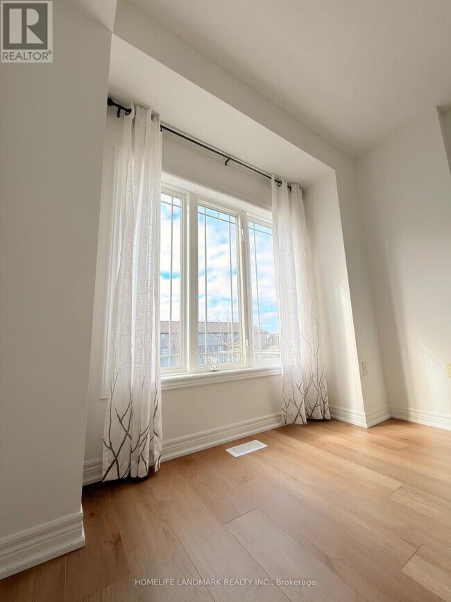 Photo - 60 Bloom Cres