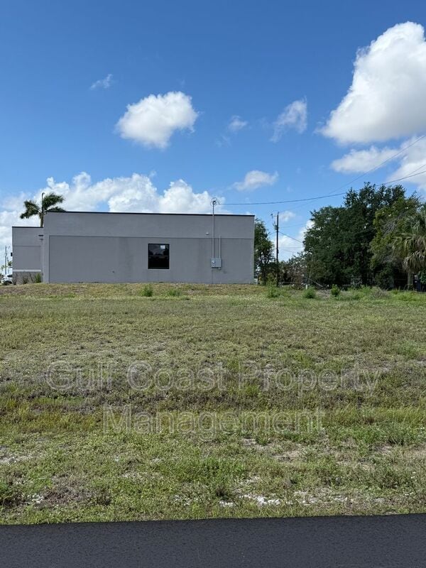 2216 NE 10th Pl