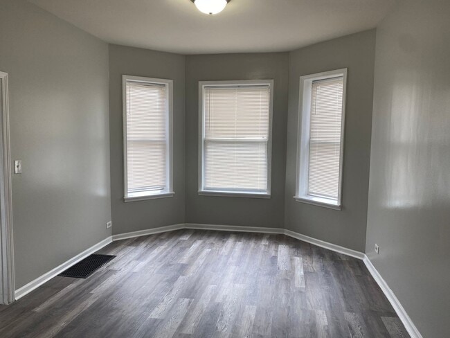 Building Photo - 7240 S Langley Ave Unit Apt 2