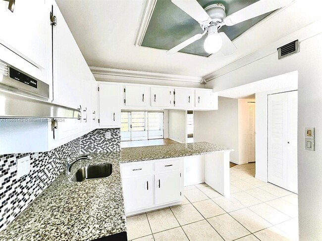 Photo - 8330 Sands Point Blvd Unidad N307