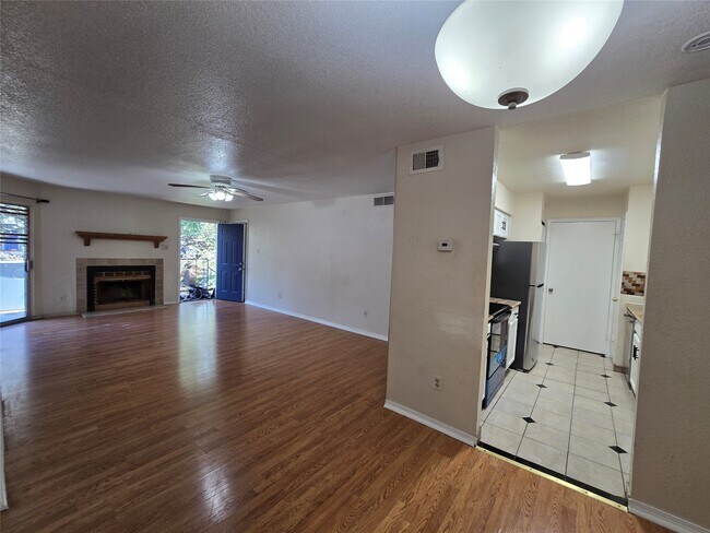 9797 Leawood Blvd Unit 104