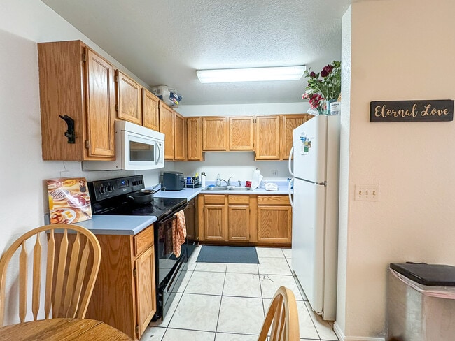 Photo - 850 N University Ave