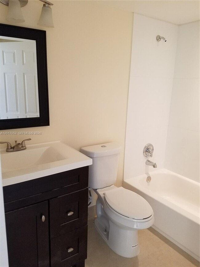 Photo - 8290 Lake Dr Unidad 316