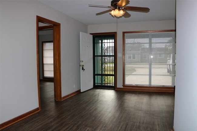 Photo - 710 W 7th St
