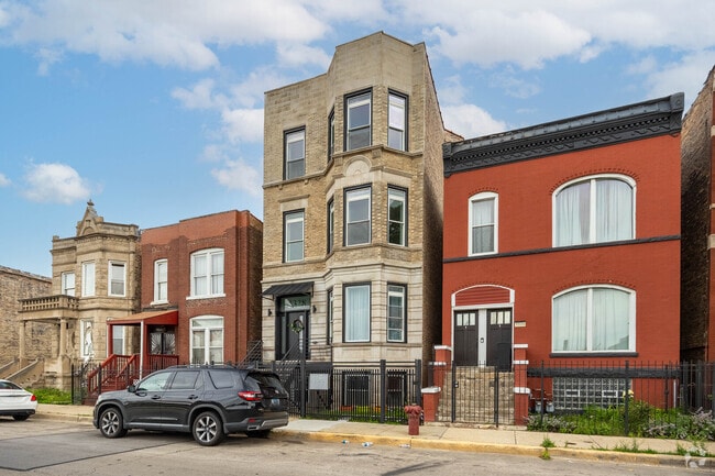 Building Photo - 3328 W Congress Pkwy Rental