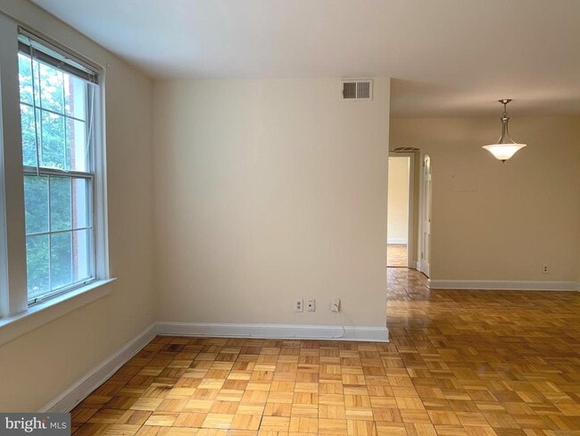 Photo - 26 S Old Glebe Rd Unit 201