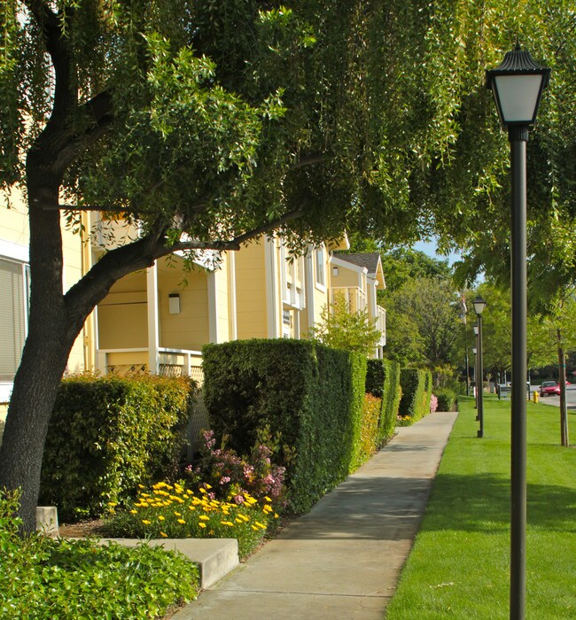 Garden Entries - Cypress Pointe Apartments
