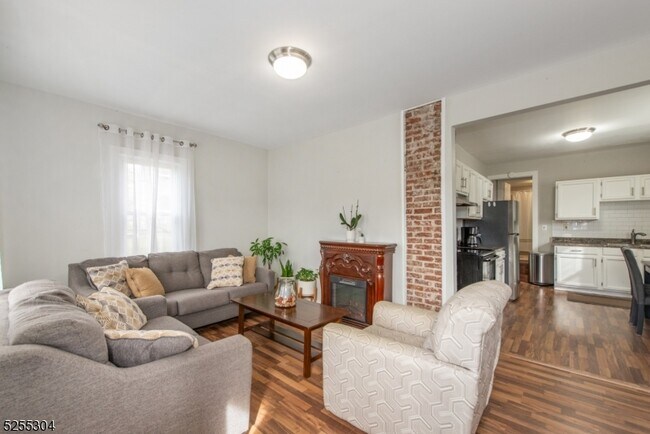 Photo - 97 Allen St Unit 1