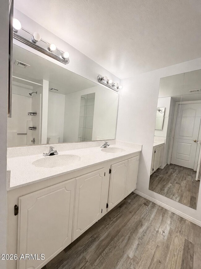 Photo - 820 W 14th St