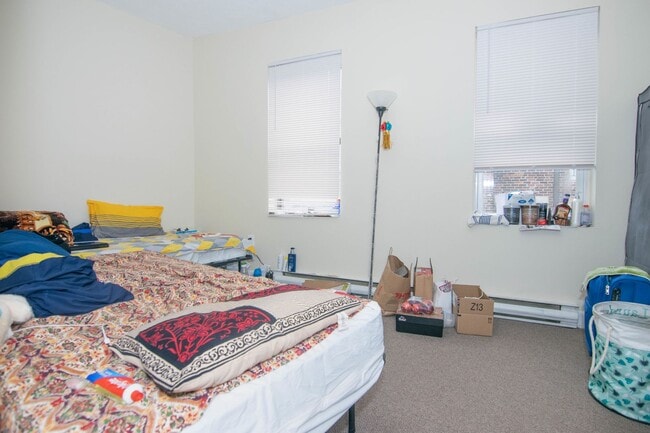 Photo - Mission Hill 3 Bed – High Ceilings – Hot Water Included – Parking Available – 9/1