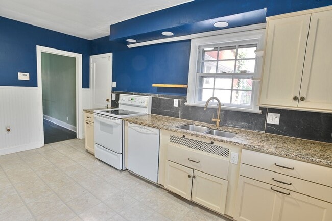 Photo - Beautiful Single Family in Bellevue Park
