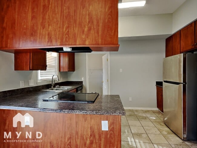 Photo - 1205 Spruce Dr