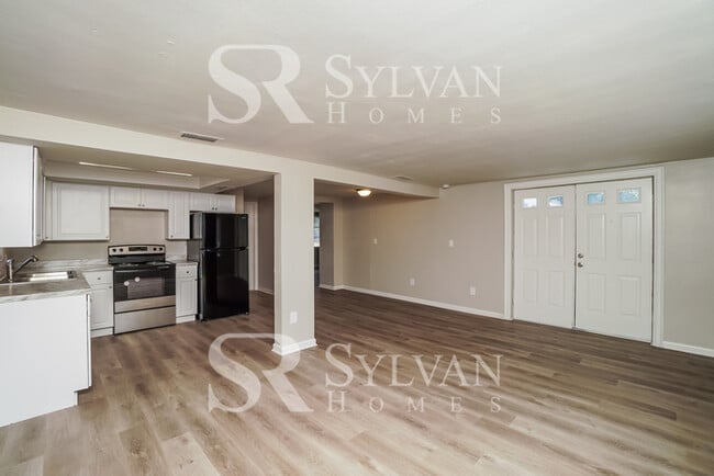 Photo - Lease today! No extra charge for contentme...