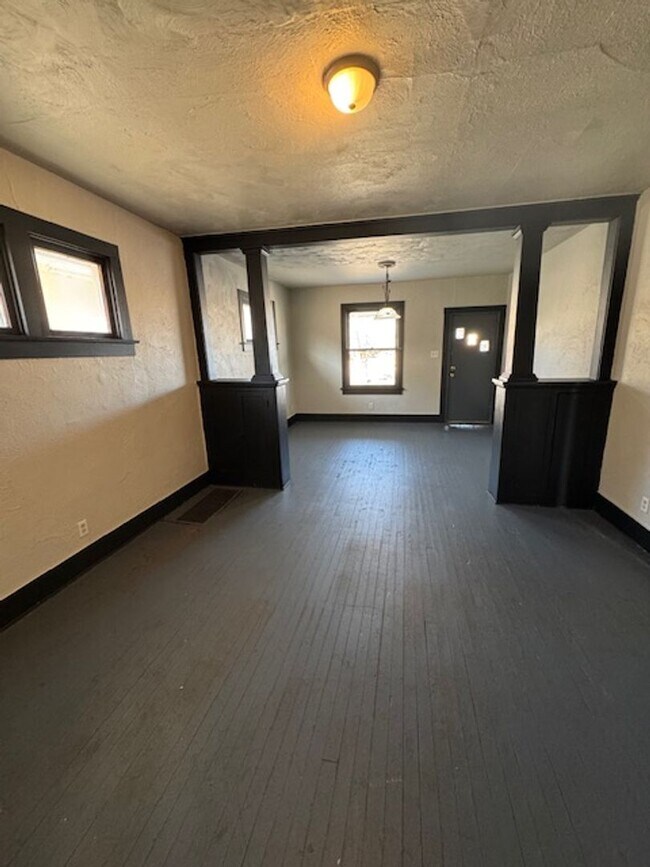 Photo - 3717 Barr St