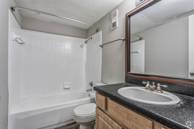 1BR, 1BA - 725 SF A3 - Bathroom