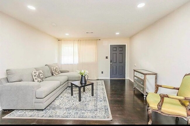 Photo - 4517 NW Cheyenne Ave