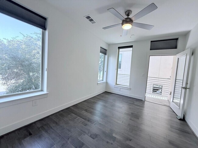 Photo - 4819 Caroline St Unit 109