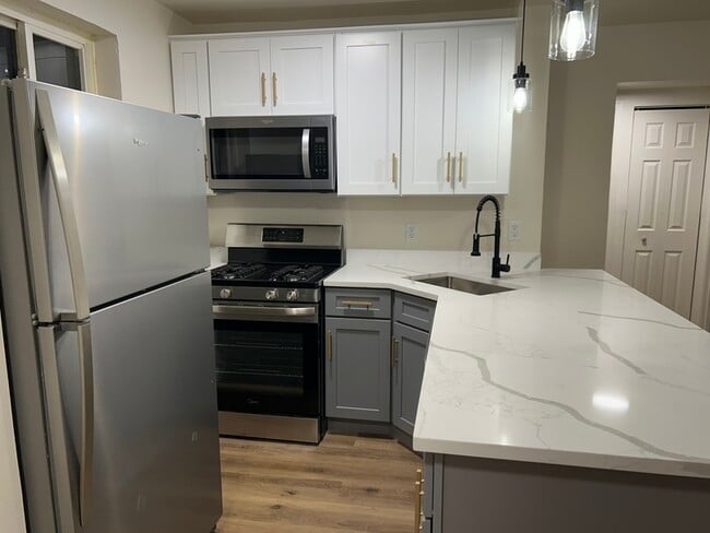 Photo - 301X Dupont Ave