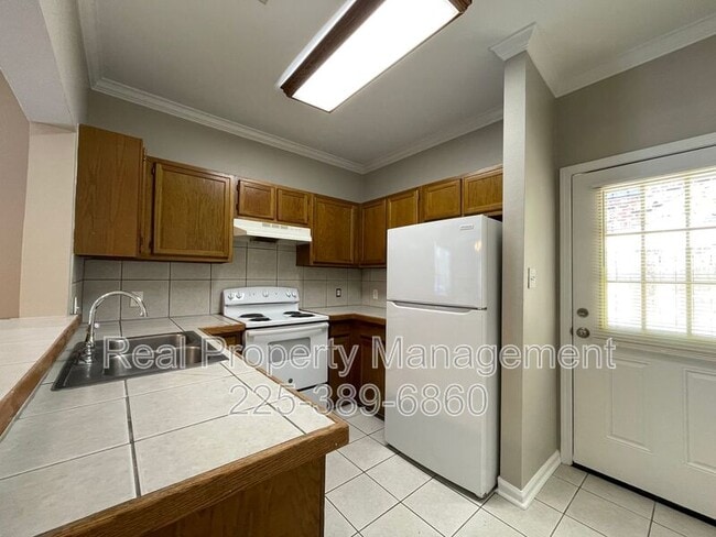 Photo - 910 W Macci St
